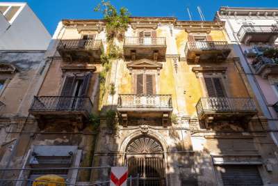 Bari, tra massoneria e musica la storia dell'antico e decadente palazzo di via Abbrescia n.25